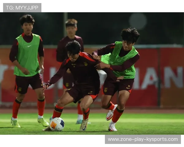 中国足球联赛战况异常激烈，各队球员全力以赴，中国足球联赛现状